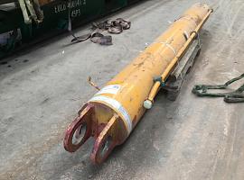 Liebherr LTM 1070 boom cylinder 