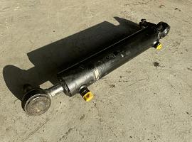 Liebherr LTM 1160-2 steering cylinder axle 2