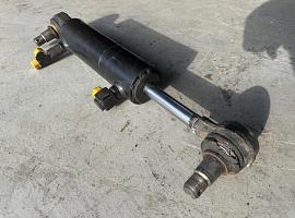 Liebherr LTM 1160-2 steering cylinder axle 3