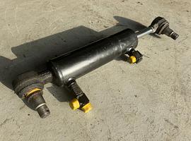 Liebherr LTM 1160-2 steering cylinder axle 3