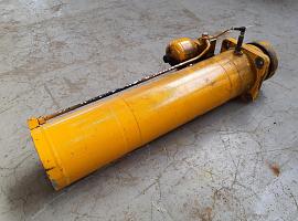 Liebherr LTM 1100-5.2 ballast extension ram