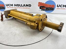 Liebherr LTM 1050-1 ballast extension ram