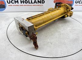 Liebherr LTM 1050-1 ballast extension ram