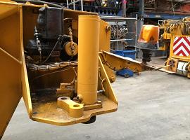 Liebherr LTM 1060-2 counterweight cylinder 