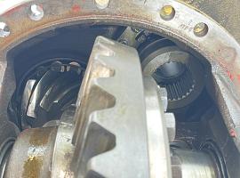 Grove AT 880 axle 3 drive through diff 13x35 