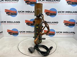Faun ATF 30-2 hydraulic and electric swivel