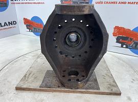 Liebherr LTM 1070 steering knuckle 16 holes axle 3