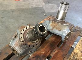 Liebherr LTM 1055-3.2 steering knuckle 16 holes 