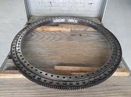 Grove GMK 4100L slew ring 