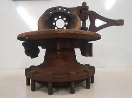 Grove GMK 6250 steering knuckle and hub