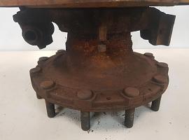 Grove GMK 6250 steering knuckle and hub