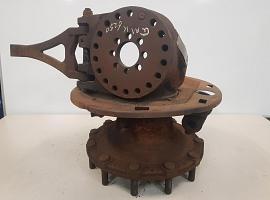 Grove GMK 6250 steering knuckle and hub
