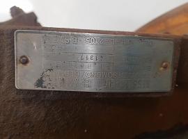 Grove GMK 6250 steering knuckle and hub
