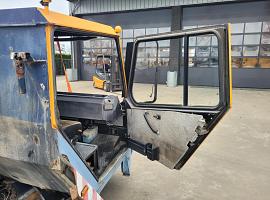 Liebherr LTM 1300 lower cabin