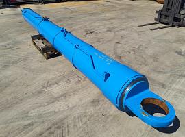 Grove GMK 6400 boom cylinder