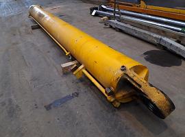 Liebherr LTM 1300 boom cylinder