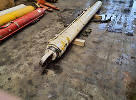 Krupp KMK 4070 boom cylinder