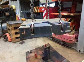 Demag AC 205 counterweight left side 1,9 ton