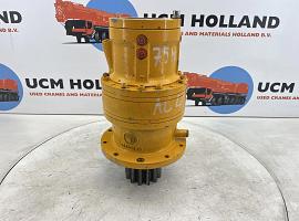 Demag AC 40 city class slewing gear  