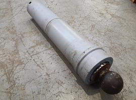Liebherr LTM 1160 outrigger support cylinder front