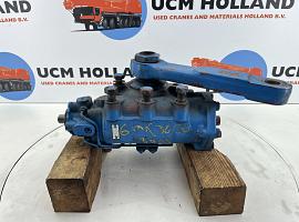 Grove GMK 3050 steering box  
