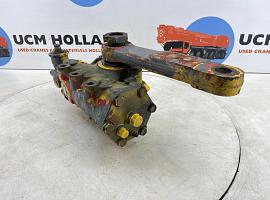 Grove GMK 3050 steering box  
