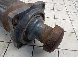 Grove GMK 4100 front outrigger cylinder 