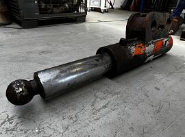 Liebherr LT 1160 support cylinder