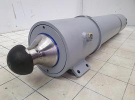Liebherr LTM 1100-5.2 outrigger support cylinder front