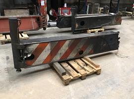 Demag AC 155 outrigger beam complete front