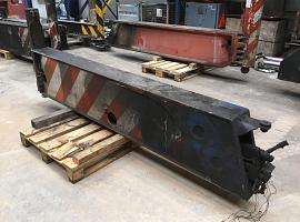 Demag AC 155 outrigger beam complete front