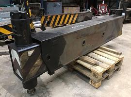 Grove GMK 5200 outrigger beam front 
