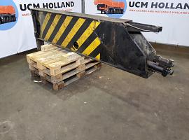 Demag AC 100 outrigger beam complete rear