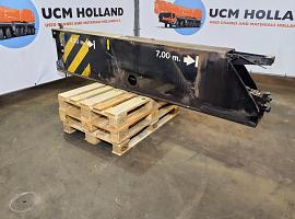 Demag AC 100 outrigger beam front with horizontal cylinder