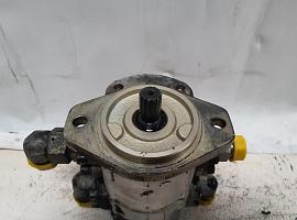 Liebherr LTM 1060-2 dual gear pump