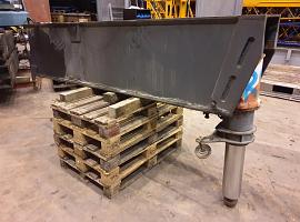 Liebherr LTM 1300 outrigger complete front R