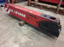 Grove GMK 5130-1  outrigger beam front