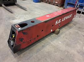 Grove GMK 5130-1  outrigger beam front