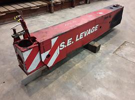 Grove GMK 5130-1  outrigger beam front