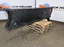 Grove GMK 6400 outrigger beam front 