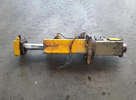 Krupp KMK 3050 counterweight cylinder L.
