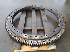 Liebherr LTM 1050 slew ring