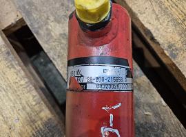 Grove GMK steering cylinder