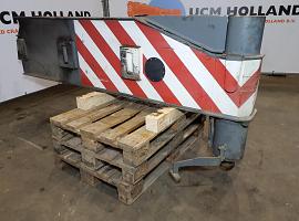 Liebherr LTM 1250-6.1  outriggerbeam front with support cylinder