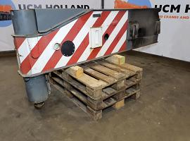 Liebherr LTM 1250-6.1  outriggerbeam front with support cylinder
