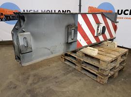 Liebherr LTM 1250-6.1  outriggerbeam front with support cylinder