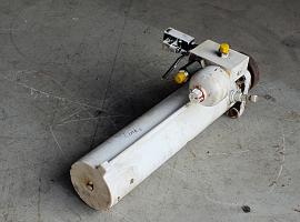 Liebherr LTM 1060-2 ballast extension ram