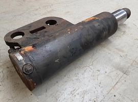 Liebherr LT 1160 outrigger cylinder