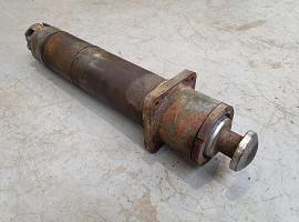 Grove GMK 5100 outrigger cylinder
