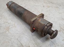Grove GMK 5100 outrigger cylinder